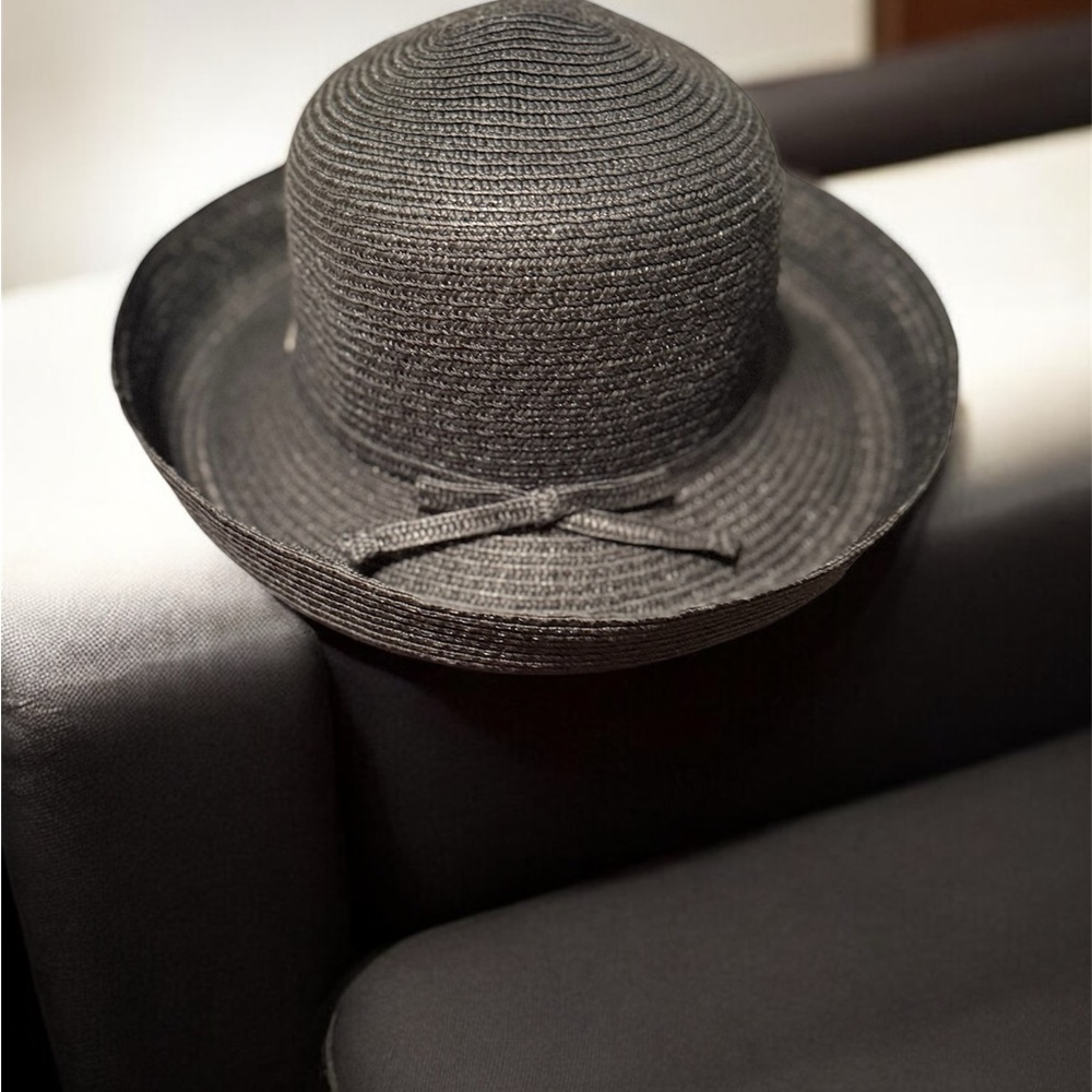Liz Claiborne Stylish Black Woven Hat